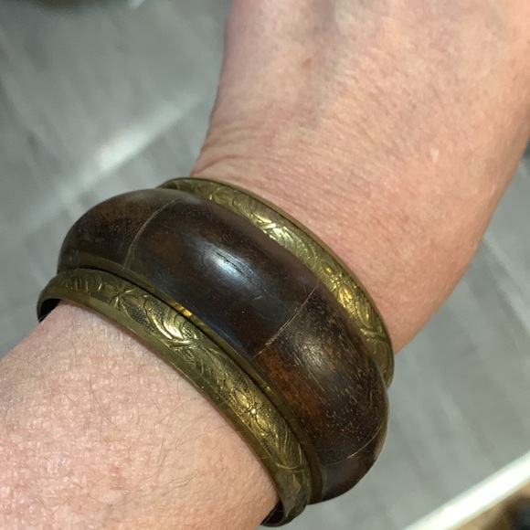 Beautiful bracelet nice detailing - Picture 2 of 6